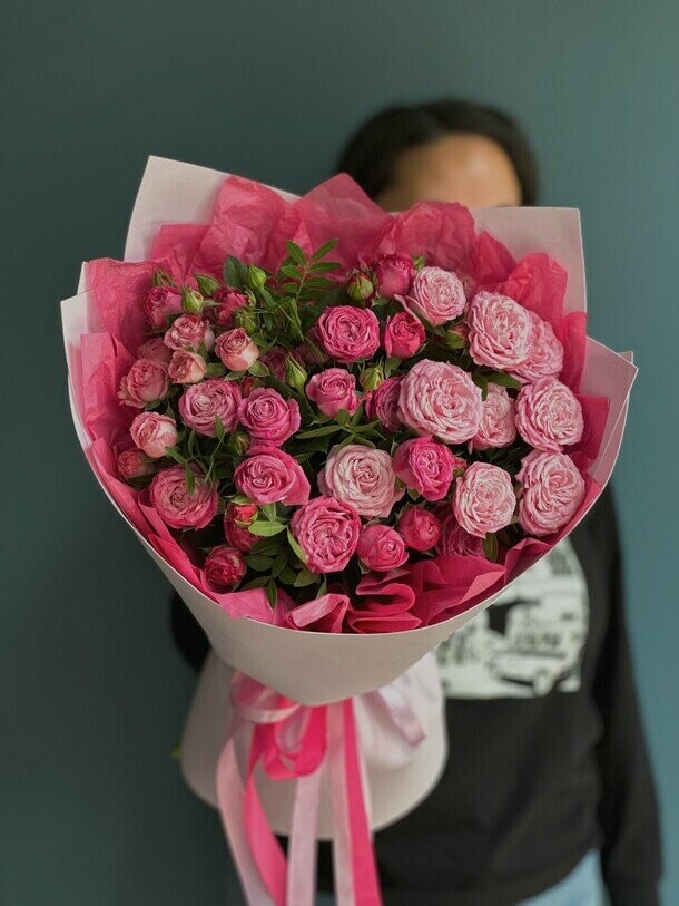 Букет пион роз кустовых, артикул F1317449 - 3600 рублей, доставка по городу. Flawery - доставка цветов