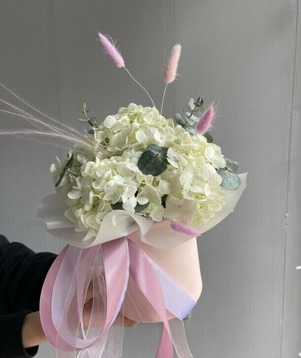 Коробка с гортензией и сухоцветами, артикул F1317542 - 1999 рублей, доставка по городу. Flawery - доставка цветов