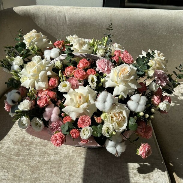 Премиум корзина с цветами, артикул F1344054 - 21000 рублей, доставка по городу. Flawery - доставка цветов