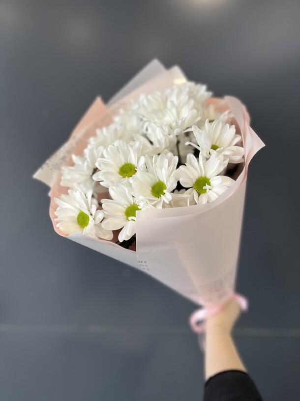 Букет ромашек, артикул F1264806 - 2000 рублей, доставка по городу. Flawery - доставка цветов