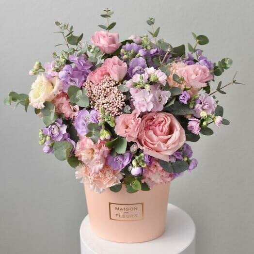 Цветы в коробке «палермо» с пионовидной розой и маттиолой, артикул F1224720 - 5690 рублей, доставка по городу. Flawery - доставка цветов