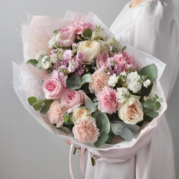 Авторский букет «малиновый капкейк» с пион. Розами, артикул F1250723 - 9490 рублей, доставка по городу. Flawery - доставка цветов