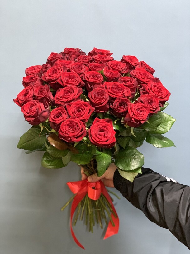 35 роза 🌹, артикул F1179498 - 14640 рублей, доставка по городу. Flawery - доставка цветов