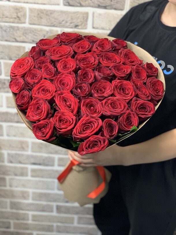 Букет из красных роз, артикул F1200424 - 17569 рублей, доставка по городу. Flawery - доставка цветов
