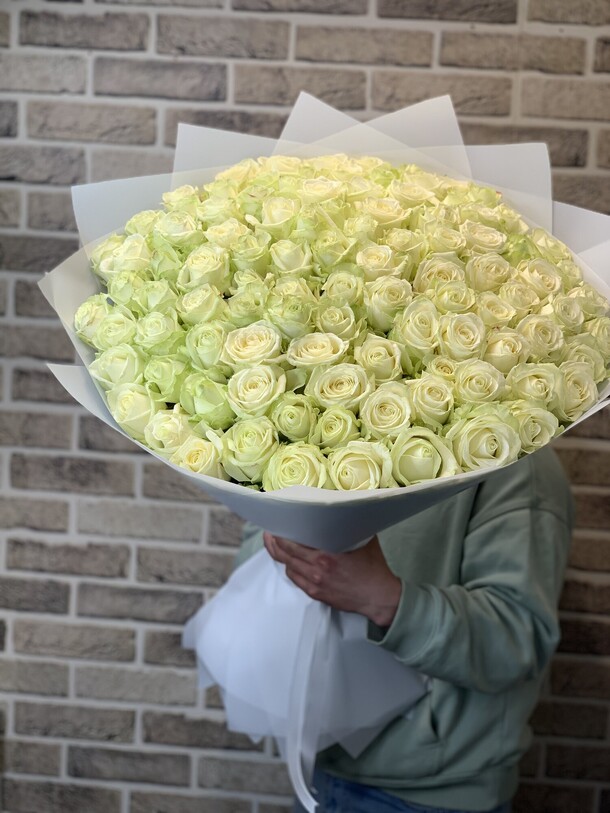 Букет из белая розы, артикул F1206028 - 36603 рублей, доставка по городу. Flawery - доставка цветов