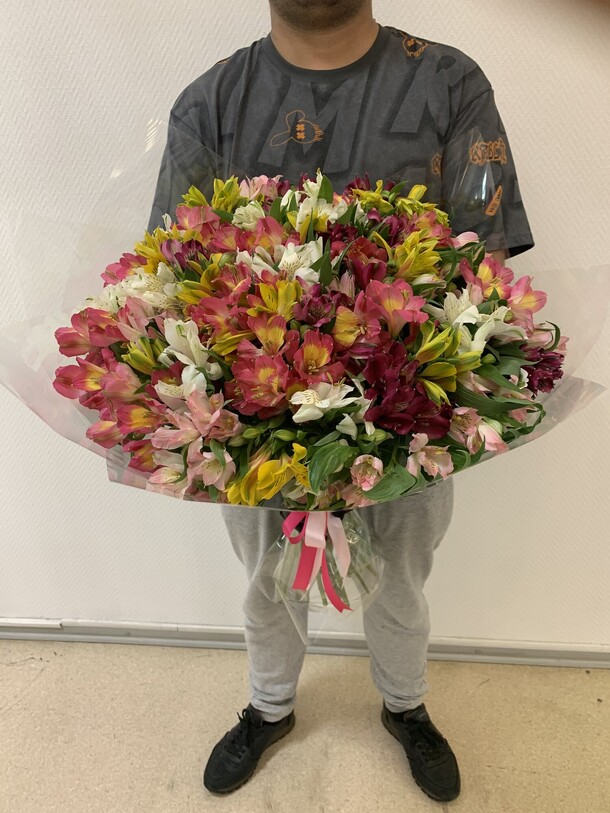 Букет из альстромерии микс, артикул F1210074 - 16105 рублей, доставка по городу. Flawery - доставка цветов