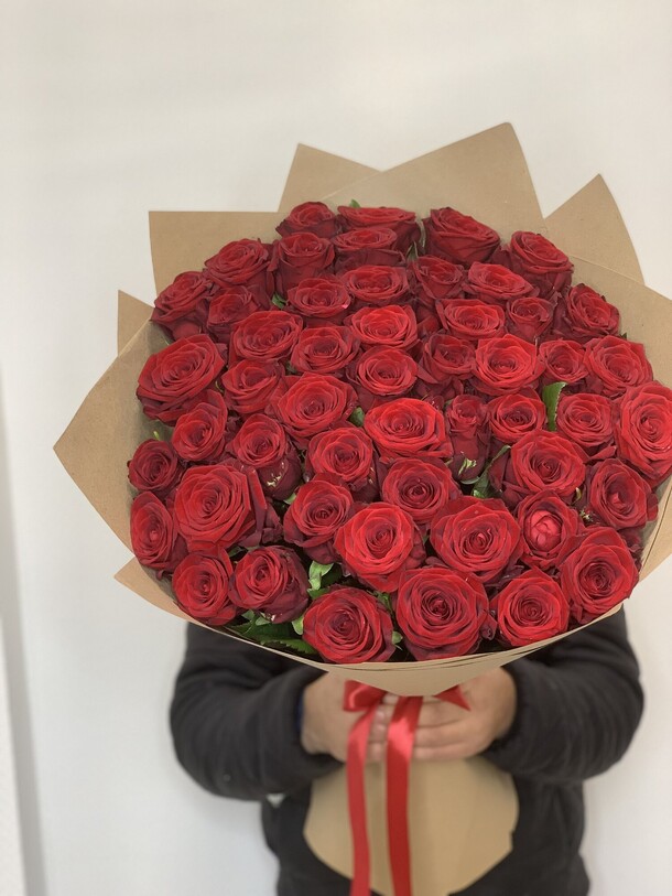 Букет ред 51, артикул F1221637 - 16105 рублей, доставка по городу. Flawery - доставка цветов