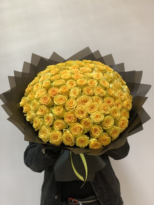 Букет из 101 роз, артикул F1222370 - 33674 рублей, доставка по городу. Flawery - доставка цветов