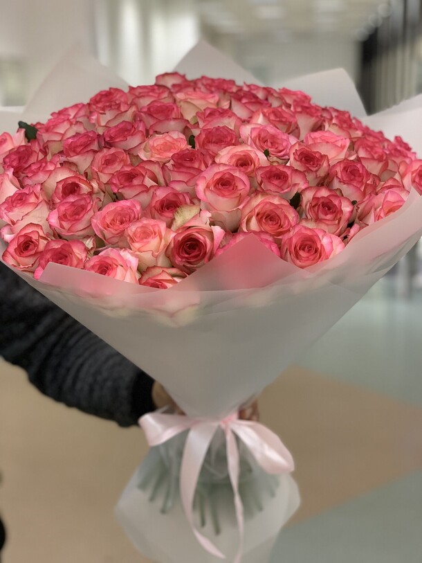 Букет из роз, артикул F1251111 - 36603 рублей, доставка по городу. Flawery - доставка цветов