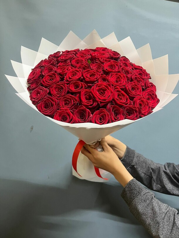 Букет из роз, артикул F1251355 - 16105 рублей, доставка по городу. Flawery - доставка цветов