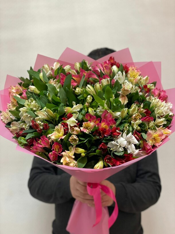 Букет из альстромерии, артикул F1268294 - 13690 рублей, доставка по городу. Flawery - доставка цветов