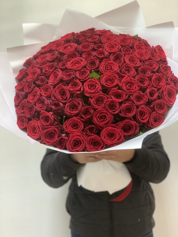 101 роза, артикул F1291535 - 33674 рублей, доставка по городу. Flawery - доставка цветов