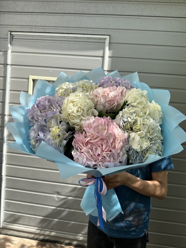 Букет из 9 гоотензии, артикул F1293540 - 14495 рублей, доставка по городу. Flawery - доставка цветов