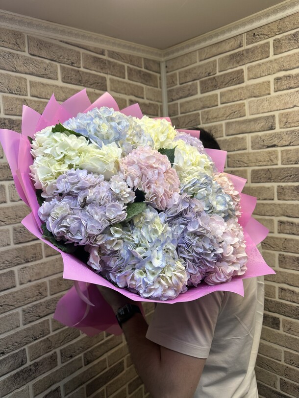 Букет из 11шт гортензии, артикул F1294629 - 14495 рублей, доставка по городу. Flawery - доставка цветов