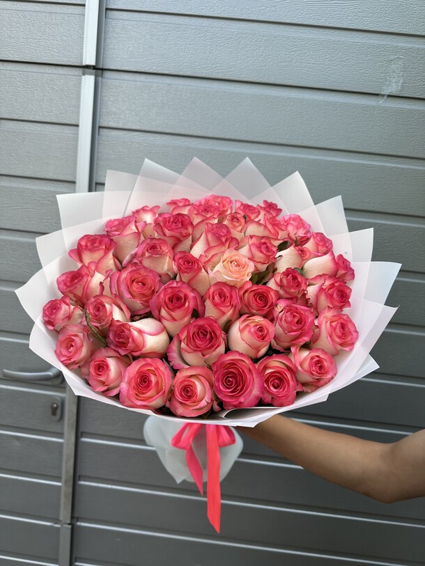 51 роза, артикул F1297923 - 17716 рублей, доставка по городу. Flawery - доставка цветов