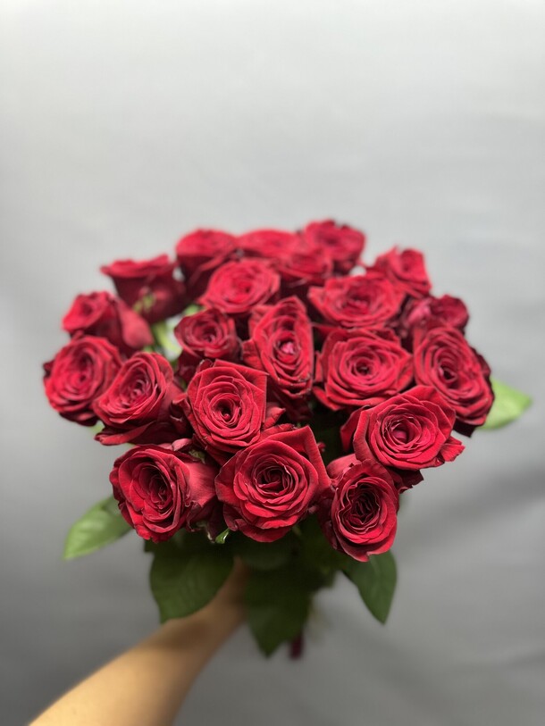 21 роза 🌹, артикул F1299012 - 8374 рублей, доставка по городу. Flawery - доставка цветов