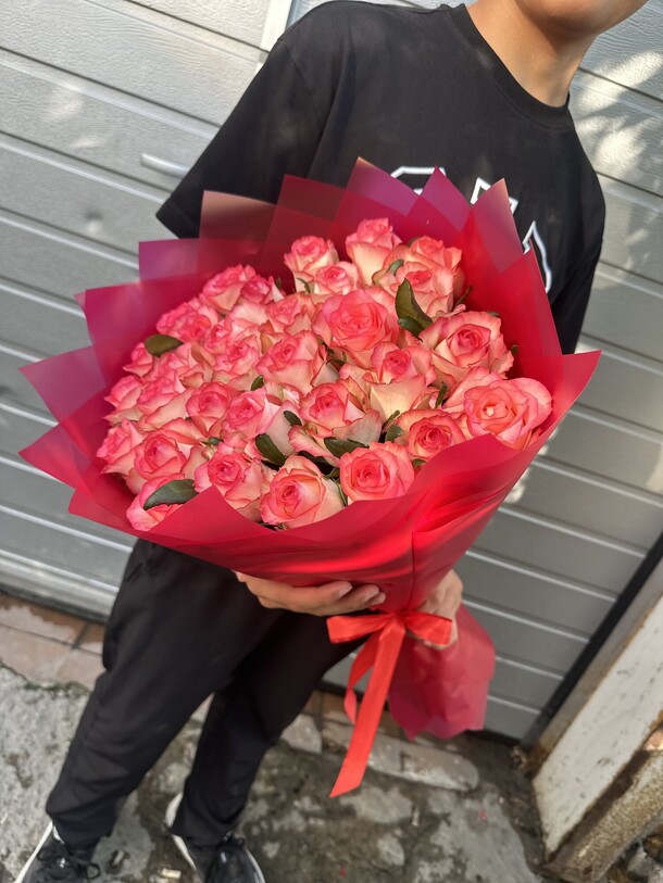 Букет из 31 роз, артикул F1300189 - 13177 рублей, доставка по городу. Flawery - доставка цветов