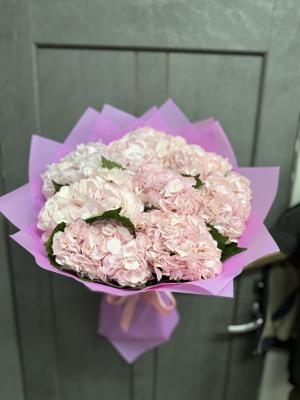 Букет из 9 гортензии 😍, артикул F1304136 - 16105 рублей, доставка по городу. Flawery - доставка цветов