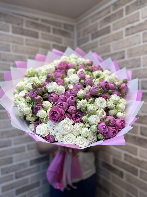 Кустовые розы 😍, артикул F1304139 - 29281 рублей, доставка по городу. Flawery - доставка цветов