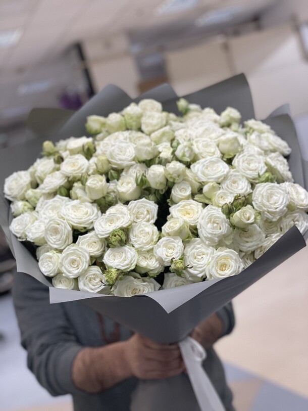 Кустовая  роза, артикул F1309984 - 22386 рублей, доставка по городу. Flawery - доставка цветов