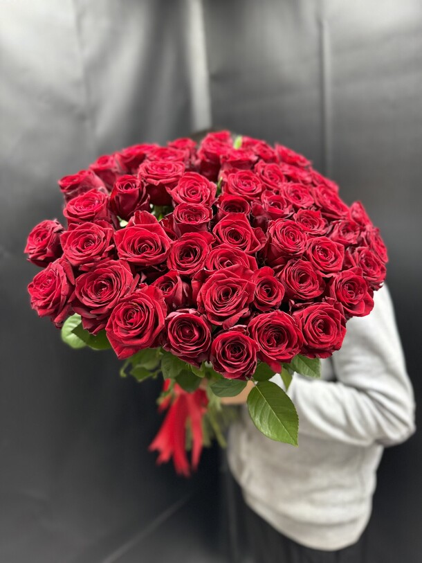 Красная роза 51шт, артикул F1322990 - 19032 рублей, доставка по городу. Flawery - доставка цветов