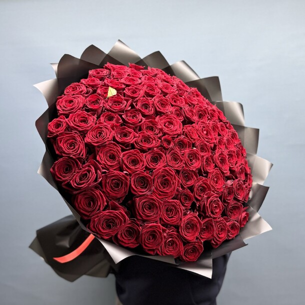 101 роза, артикул F1348524 - 36603 рублей, доставка по городу. Flawery - доставка цветов