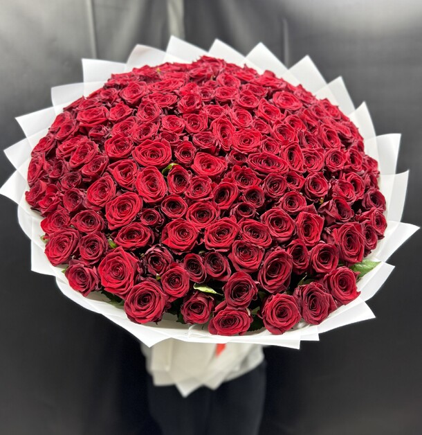 Красные розы 151шт, артикул F1360563 - 57101 рублей, доставка по городу. Flawery - доставка цветов