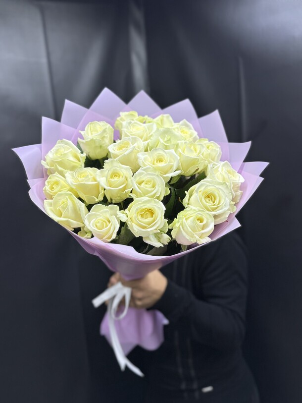 21 роза, артикул F1361154 - 13177 рублей, доставка по городу. Flawery - доставка цветов