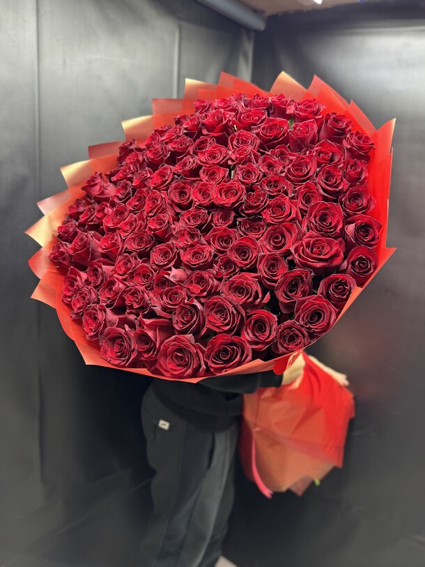 101 метровые розы, артикул F1361160 - 87846 рублей, доставка по городу. Flawery - доставка цветов