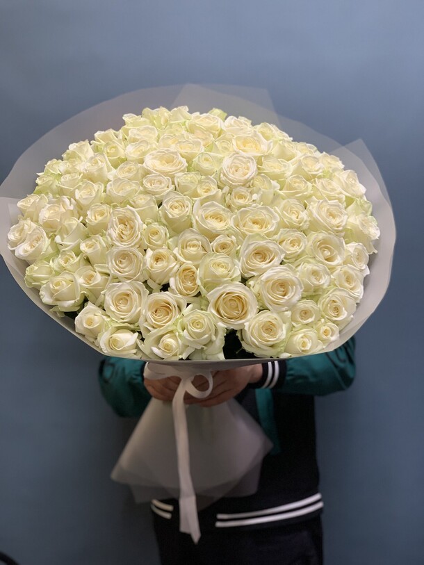 Роза 101, артикул F1373569 - 36603 рублей, доставка по городу. Flawery - доставка цветов