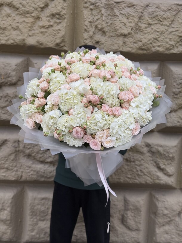 Чудесный букет 😍😍, артикул F1402206 - 40849 рублей, доставка по городу. Flawery - доставка цветов