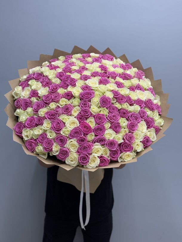 301 роза 💖, артикул F1403078 - 115664 рублей, доставка по городу. Flawery - доставка цветов