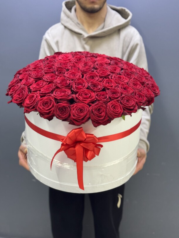 101 роза в коробке, артикул F1404643 - 32210 рублей, доставка по городу. Flawery - доставка цветов