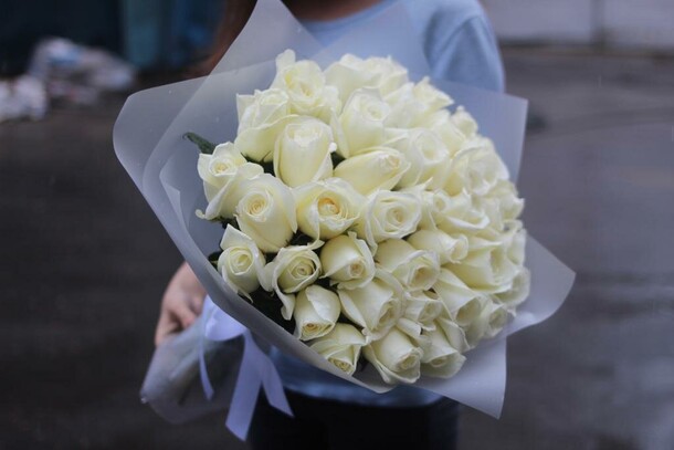 51 белая роза, артикул F1220851 - 20000 рублей, доставка по городу. Flawery - доставка цветов