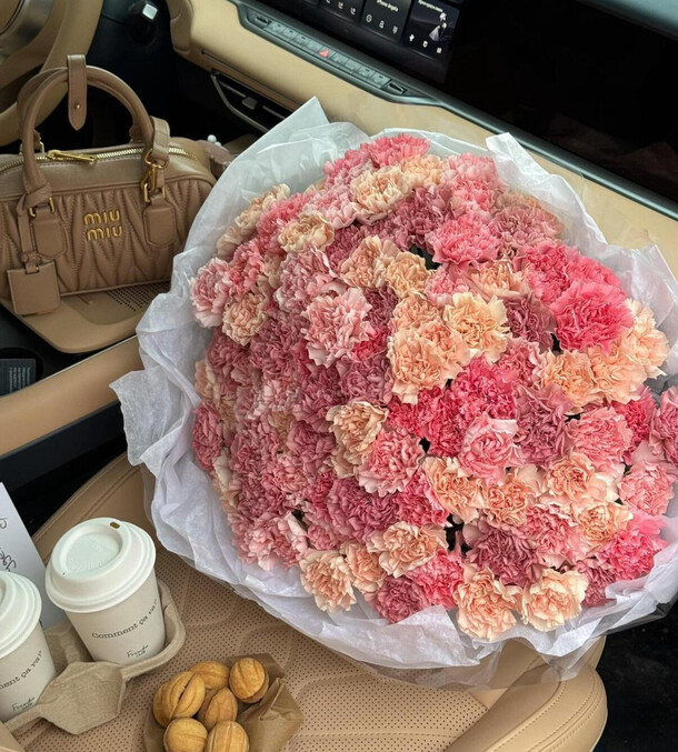 151 нежная гвоздика, артикул F1363857 - 25000 рублей, доставка по городу. Flawery - доставка цветов