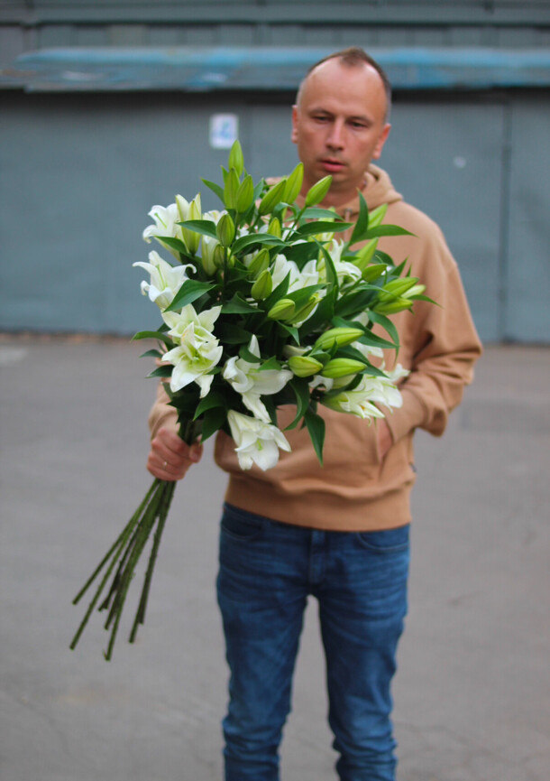 7 лилий, артикул F1364120 - 6999 рублей, доставка по городу. Flawery - доставка цветов