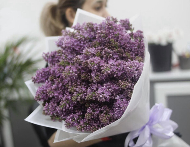 Букет сиреневой сирени, артикул F1481033 - 23800 рублей, доставка по городу. Flawery - доставка цветов