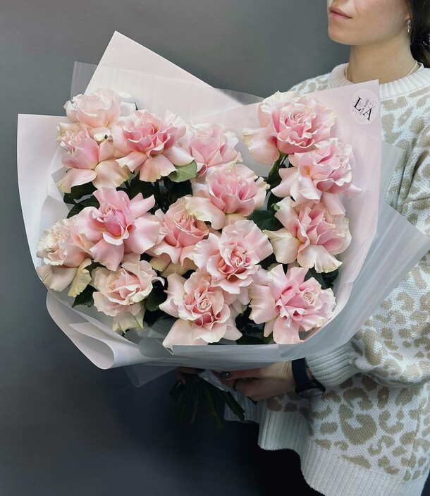 15 французских розовых роз, артикул F1258548 - 10900 рублей, доставка по городу. Flawery - доставка цветов