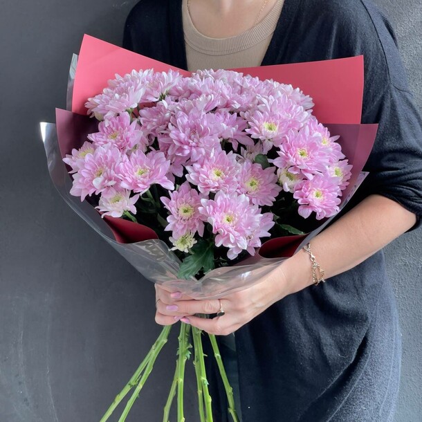 Букет из маховых хризантем розовых, артикул F1343182 - 3949 рублей, доставка по городу. Flawery - доставка цветов