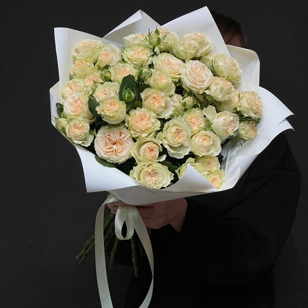 Великолепный букет из пионовидных роз, артикул F1343631 - 6589 рублей, доставка по городу. Flawery - доставка цветов