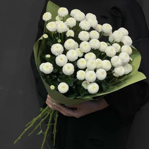 Букет из хризантем ньютон, артикул F1344003 - 4235 рублей, доставка по городу. Flawery - доставка цветов