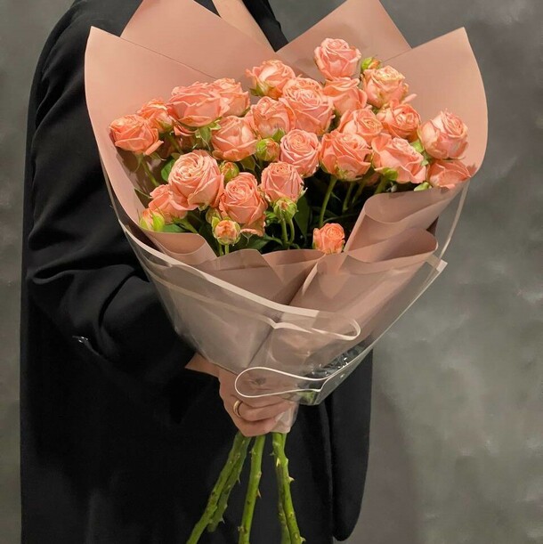 Букет из пионовидных роз мадам бомбастик, артикул F1345433 - 3839 рублей, доставка по городу. Flawery - доставка цветов