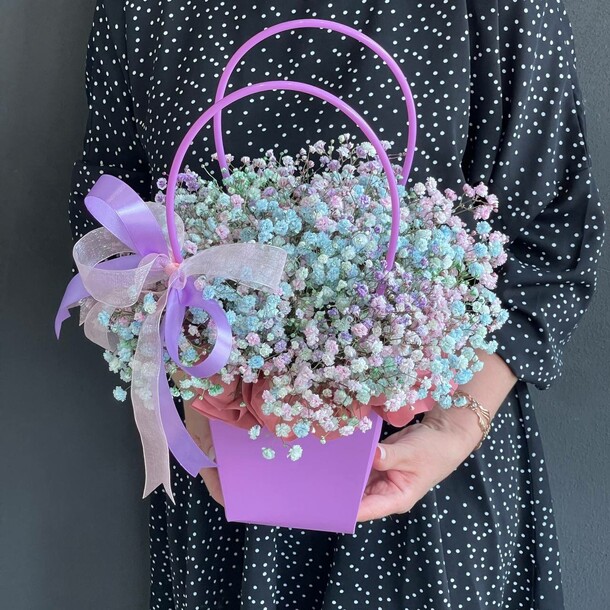Композиция в пакете из радужной гипсофилы, артикул F1393847 - 2970 рублей, доставка по городу. Flawery - доставка цветов