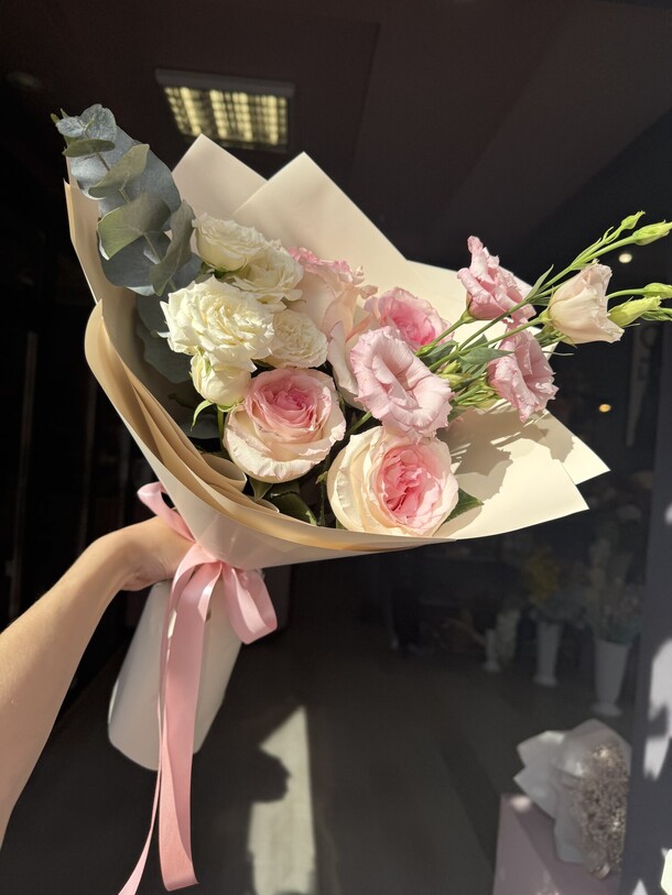 Букет роз, артикул F1324533 - 2350 рублей, доставка по городу. Flawery - доставка цветов