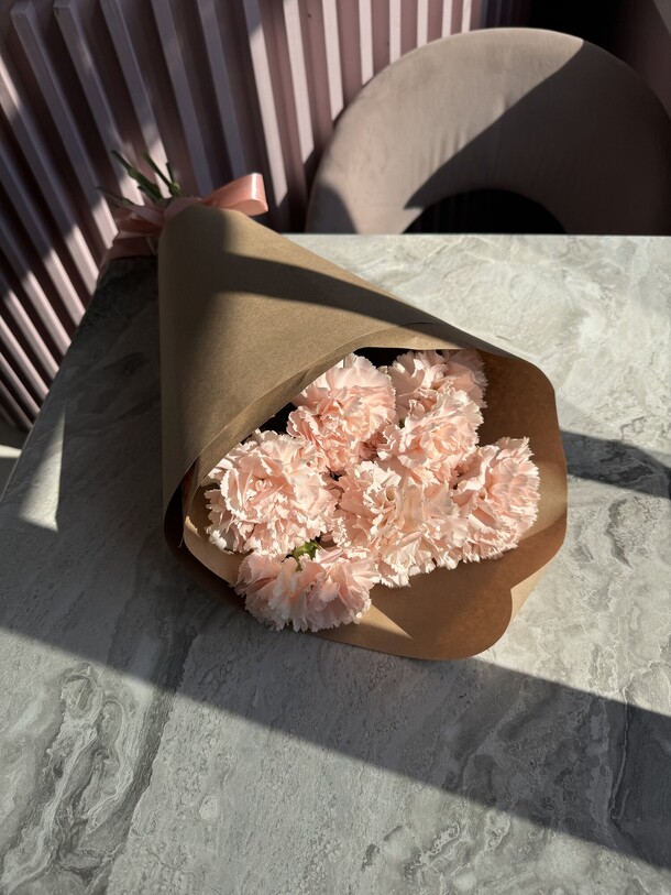 Кулек из кружевных диантусов, артикул F1325283 - 1500 рублей, доставка по городу. Flawery - доставка цветов