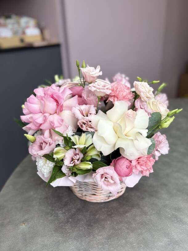 Композиция в корзине, артикул F1325511 - 4950 рублей, доставка по городу. Flawery - доставка цветов