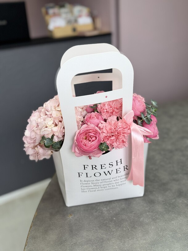 Композиция «с заботой о тебе», артикул F1325517 - 3000 рублей, доставка по городу. Flawery - доставка цветов