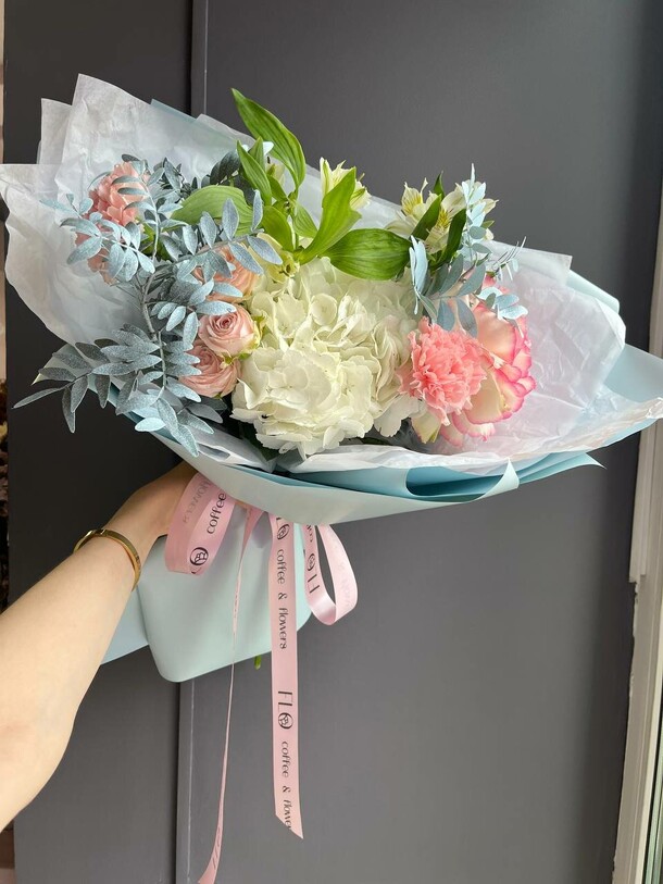 Букет «светлый день», артикул F1325675 - 2300 рублей, доставка по городу. Flawery - доставка цветов