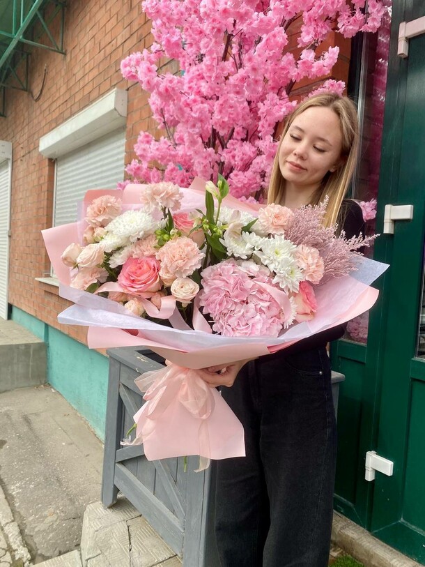 Букет «, артикул F1327086 - 5700 рублей, доставка по городу. Flawery - доставка цветов