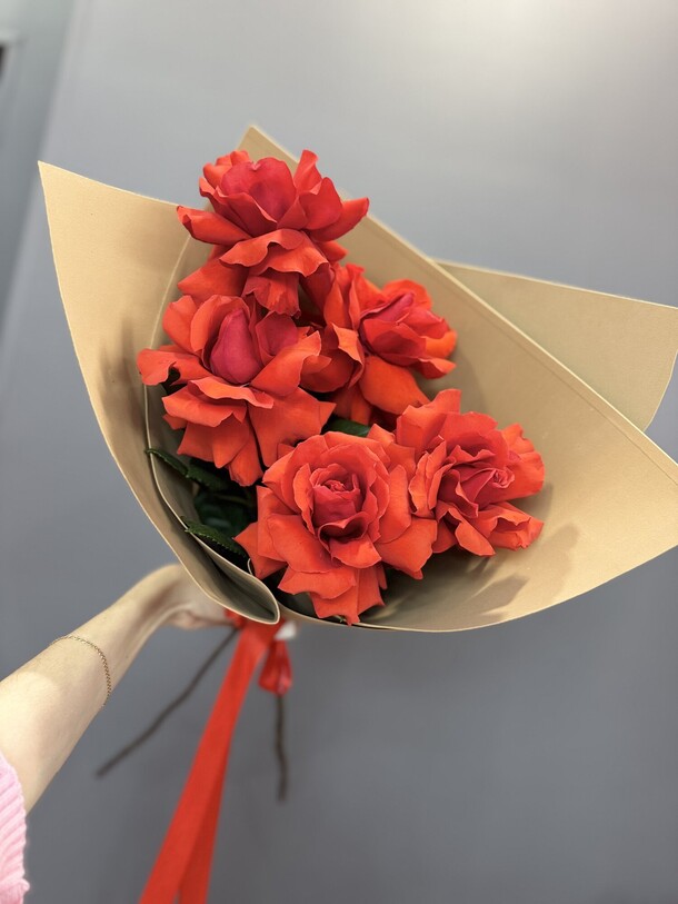 5 французских роз, артикул F1327907 - 2200 рублей, доставка по городу. Flawery - доставка цветов